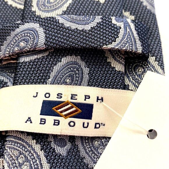JOSEPH ABBOUD gray silver paisley 100 % silk long length 31 1/2 inches - Picture 4 of 6
